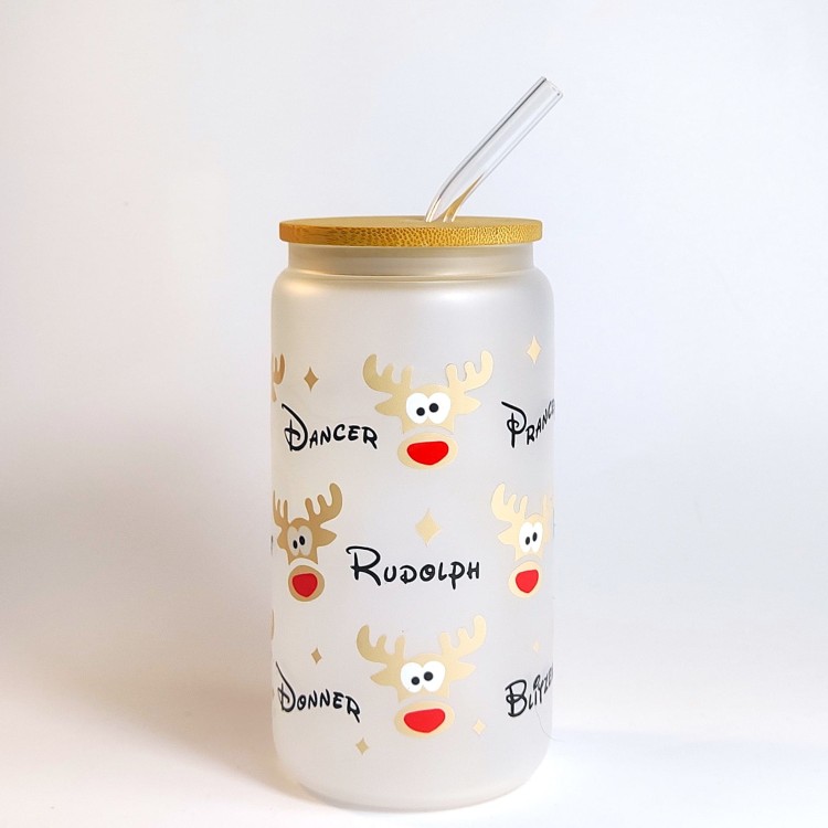 Szklany kubek 550 ml mleczne szkło z bambusową pokrywką i szklaną słomką - 9 główek reniferów z imionami reniferów Świętego Mikołaja - pocichutku.pl