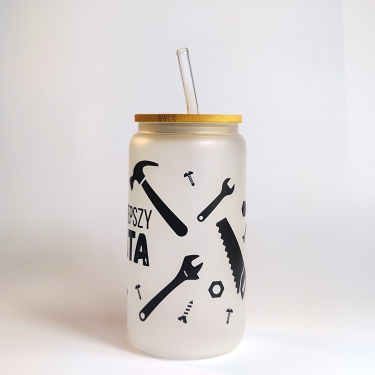 Szklany kubek 550 ml matowe szkło z bambusową pokrywką i szklaną słomką - czarny napis najlepszy tata, wokół akcesoria złotej rączki - pocichutku.pl