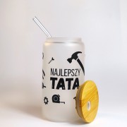 Szklany kubek 550 ml matowe szkło z bambusową pokrywką i szklaną słomką - czarny napis najlepszy tata, wokół akcesoria złotej rączki - pocichutku.pl