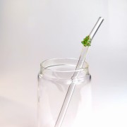 Szklana słomka z ozdobną zieloną choinką - pocichutku.pl