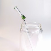 Szklana słomka z ozdobną zieloną choinką - pocichutku.pl