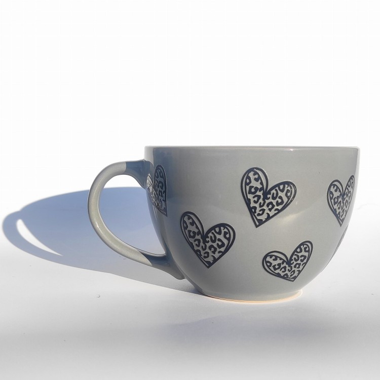 Porcelanowa filiżanka w serduszka w panterkę - pocichutku.pl