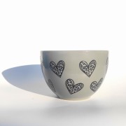 Porcelanowa filiżanka w serduszka w panterkę - pocichutku.pl