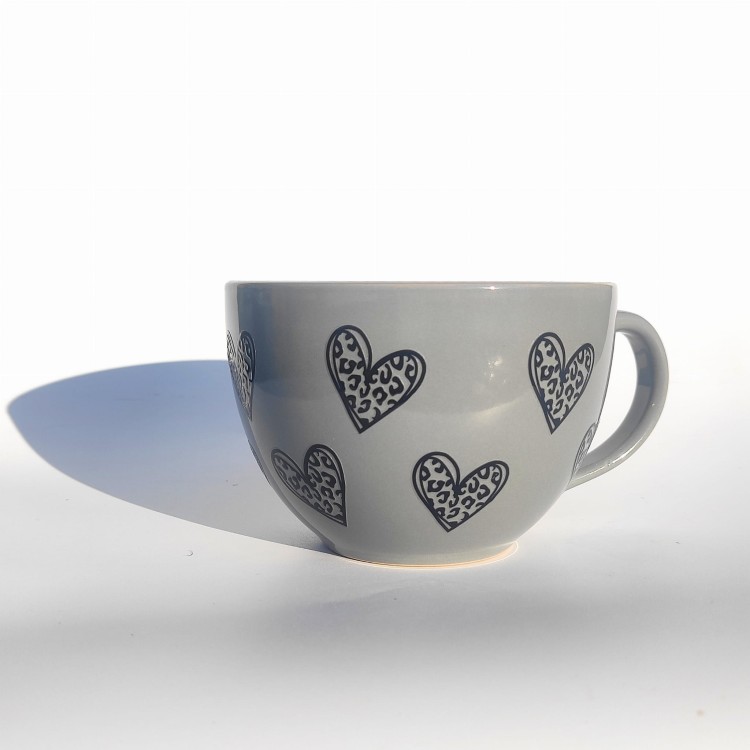 Porcelanowa filiżanka w serduszka w panterkę - pocichutku.pl