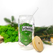 Szklanka 550 ml z bambusową pokrywką i słomką – Slytherin z herbem i motywami z Hogwartu – pocichutku.pl