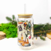 Szklanka 550 ml z bambusową pokrywką i słomką – Hufflepuff z herbem i motywami z Hogwartu – pocichutku.pl