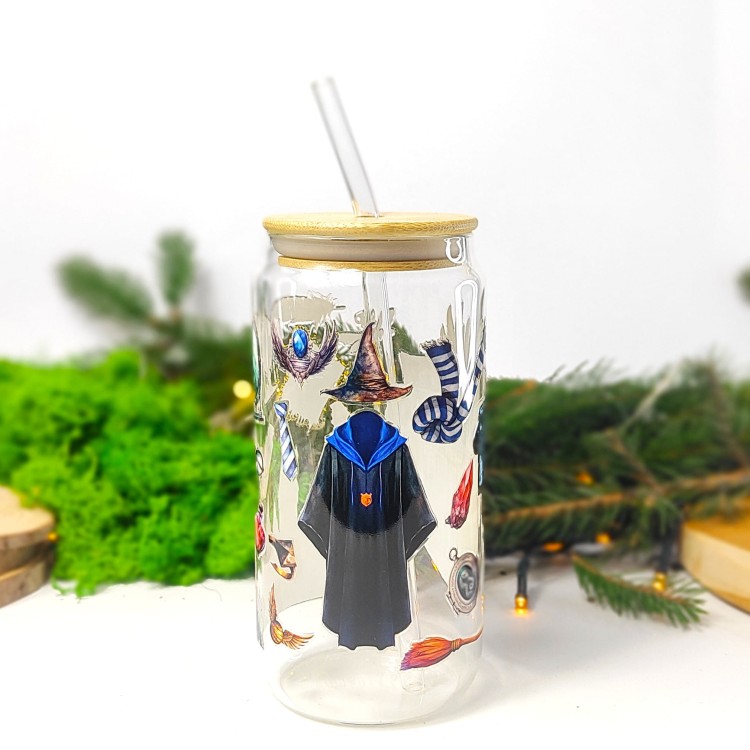 Szklanka 550 ml z bambusową pokrywką i słomką – Ravenclaw z herbem i motywami z Hogwartu – pocichutku.pl