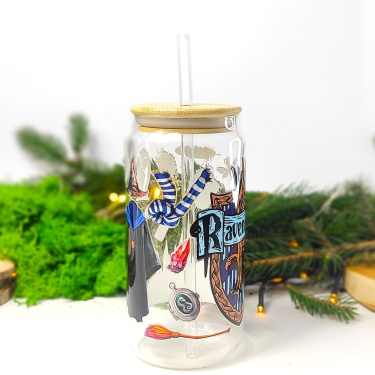 Szklanka 550 ml z bambusową pokrywką i słomką – Ravenclaw z herbem i motywami z Hogwartu – pocichutku.pl