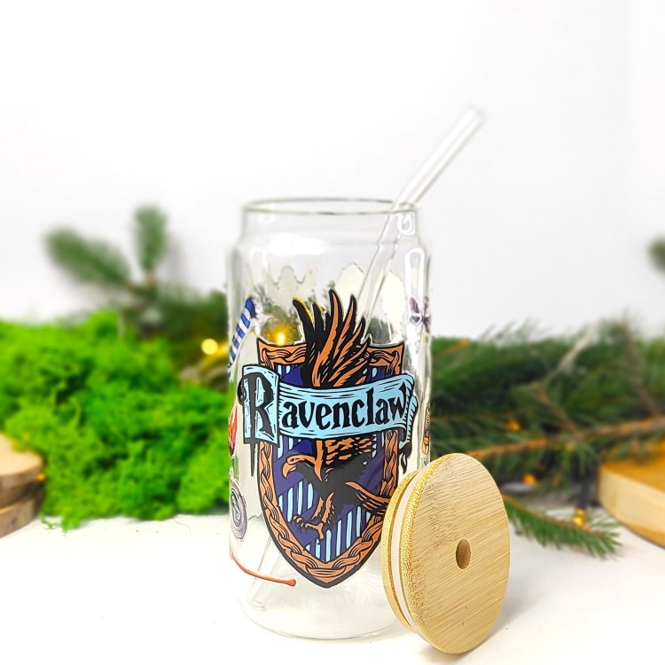 Szklanka 550 ml z bambusową pokrywką i słomką – Ravenclaw z herbem i motywami z Hogwartu – pocichutku.pl