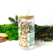Szklany kubek 550 ml z bambusową pokrywką i szklaną słomką - fartuszek, worek mąki i przyrządy do pieczenia, w pastelowych jasnych kolorach - pocichutku.pl