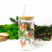 Szklany Świąteczny kubek 550 ml z bambusową pokrywką i szklaną słomką - słodkie główki reniferków i śnieżynki - pocichutku.pl