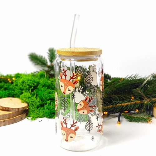 Szklany Świąteczny kubek 550 ml z bambusową pokrywką i szklaną słomką - słodkie główki reniferków i śnieżynki - pocichutku.pl