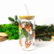 Szklany Świąteczny kubek 550 ml z bambusową pokrywką i szklaną słomką - słodkie główki reniferków i śnieżynki - pocichutku.pl