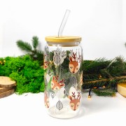 Szklany Świąteczny kubek 550 ml z bambusową pokrywką i szklaną słomką - słodkie główki reniferków i śnieżynki - pocichutku.pl