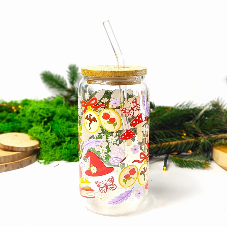 Szklany kubek 550 ml z bambusową pokrywką i słomką - Zaczarowana - elementy z świata romansu i fantastyki - pocichutku.pl