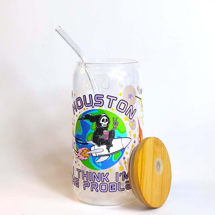 Szklany kubek 550 ml z bambusową pokrywką i słomką - Houston! I think i'm the problem! - pocichutku.pl
