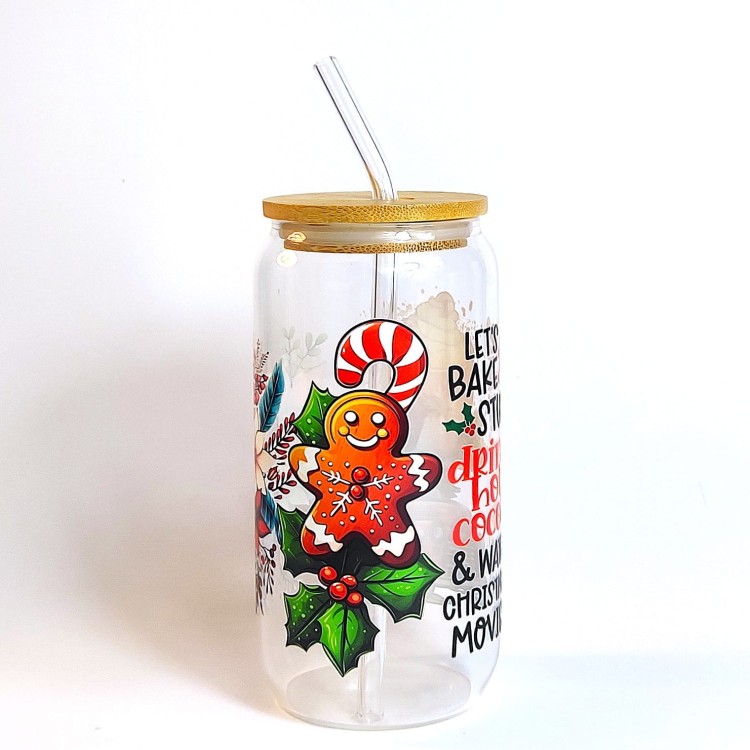 Świąteczny szklany kubek 550 ml z bambusową pokrywką i słomką - czas na pieczenie pierniczków! - pocichutku.pl