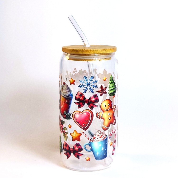 Świąteczny szklany kubek 550 ml z bambusową pokrywką i słomką - czas na pieczenie pierniczków! - pocichutku.pl