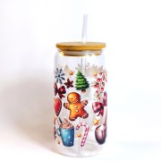 Świąteczny szklany kubek 550 ml z bambusową pokrywką i słomką - magia Świąt Bożego Narodzenia - pocichutku.pl