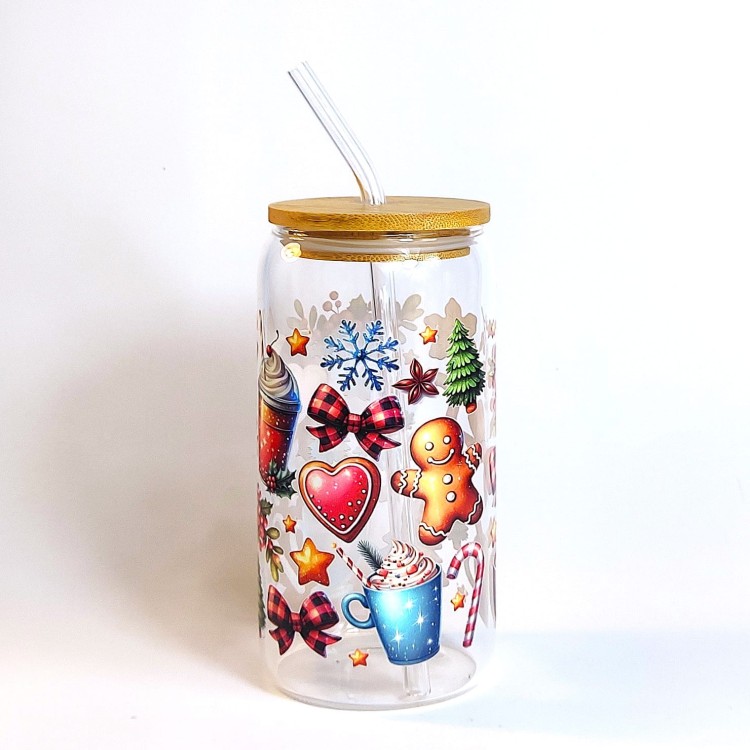 Świąteczny szklany kubek 550 ml z bambusową pokrywką i słomką - magia Świąt Bożego Narodzenia - pocichutku.pl