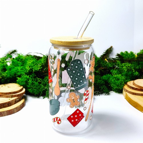 Szklany kubek 550 ml z bambusową pokrywką i słomką - upieczmy coś z akcesoriami do pieczenia rękawice kuchenne pierniczki trzepaczka zielono-czerwony - pocichutku.pl