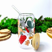 Szklany kubek 550 ml z bambusową pokrywką i słomką - upieczmy coś z akcesoriami do pieczenia rękawice kuchenne pierniczki trzepaczka zielono-czerwony - pocichutku.pl