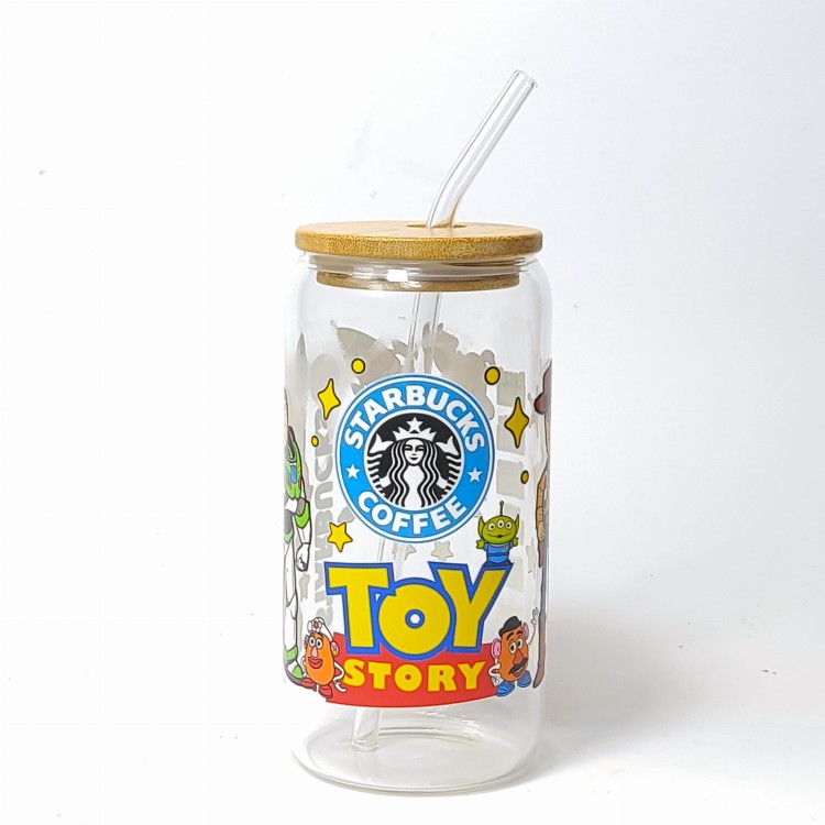 Szklany kubek 550 ml z bambusową pokrywką i słomką - Toy Story z postaciami z bajki i akcentami kubka rodem z kawiarni - pocichutku.pl