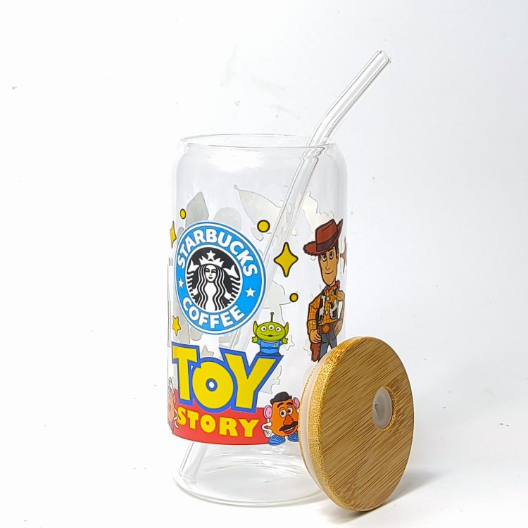 Szklany kubek 550 ml z bambusową pokrywką i słomką - Toy Story z postaciami z bajki i akcentami kubka rodem z kawiarni - pocichutku.pl