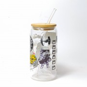 Szklany kubek 550 ml z bambusową pokrywką i słomką - postacie z kultowej serii STAR WARS z elementami kubka z kawiarni - pocichutku.pl