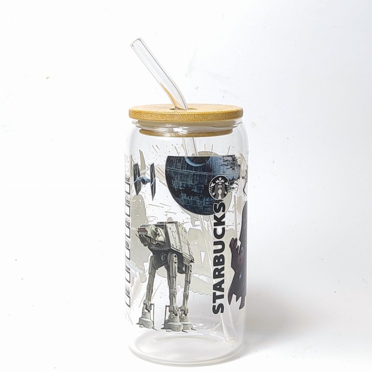 Szklany kubek 550 ml z bambusową pokrywką i słomką - postacie z kultowej serii STAR WARS z elementami kubka z kawiarni - pocichutku.pl