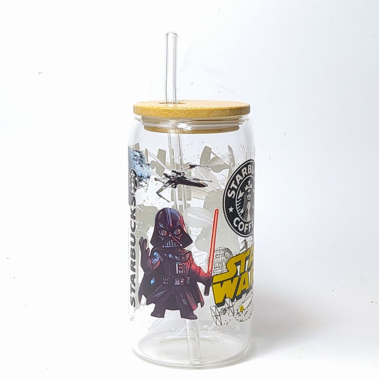Szklany kubek 550 ml z bambusową pokrywką i słomką - postacie z kultowej serii STAR WARS z elementami kubka z kawiarni - pocichutku.pl