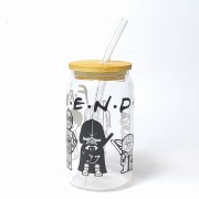 Szklany kubek 350 ml z bambusową pokrywką i słomką - postacie zarys inspirowane Star Wars z dopiskiem PRZYJACIELE - pocichutku.pl