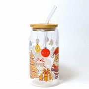 Świąteczny szklany kubek 550 ml z bambusową pokrywką i słomką - słodkie postacie Gwiazdorka pierniczka choinki - pocichutku.pl