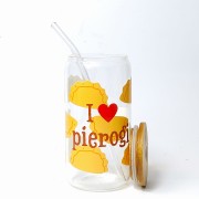 Szklany kubek 550 ml z pokrywką i słomką - kocham pierogi w ciemnej wersji, z serduszkiem - pocichutku.pl