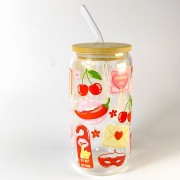 Szklany kubek 550 ml z rurką i pokrywką - pikantne historie - kubek dla miłośniczek romansów - pocichutku.pl