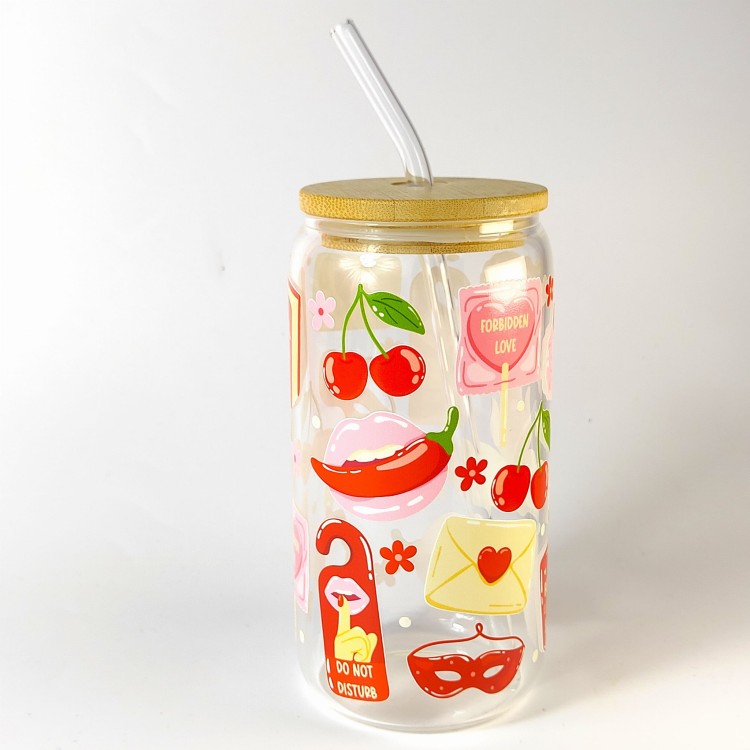 Szklany kubek 550 ml z rurką i pokrywką - pikantne historie - kubek dla miłośniczek romansów - pocichutku.pl