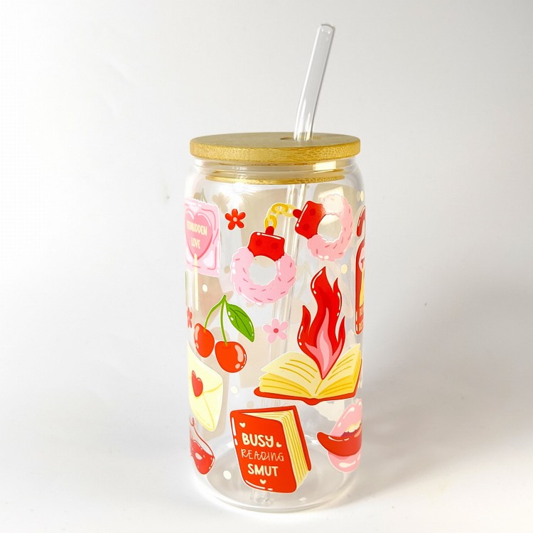 Szklany kubek 550 ml z rurką i pokrywką - pikantne historie - kubek dla miłośniczek romansów - pocichutku.pl