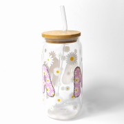 Szklany kubek 550 ml z rurką i pokrywką - różowy, pluszowy napis "mama" z stokrotkami na i wokół napisu - pocichutku.pl