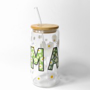 Szklany kubek 550 ml z rurką i pokrywką - w odcieniach zielonego napis "mama" z stokrotkami na i wokół napisu - pocichutku.pl