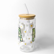 Szklany kubek 550 ml z rurką i pokrywką - w odcieniach zielonego napis "mama" z stokrotkami na i wokół napisu - pocichutku.pl
