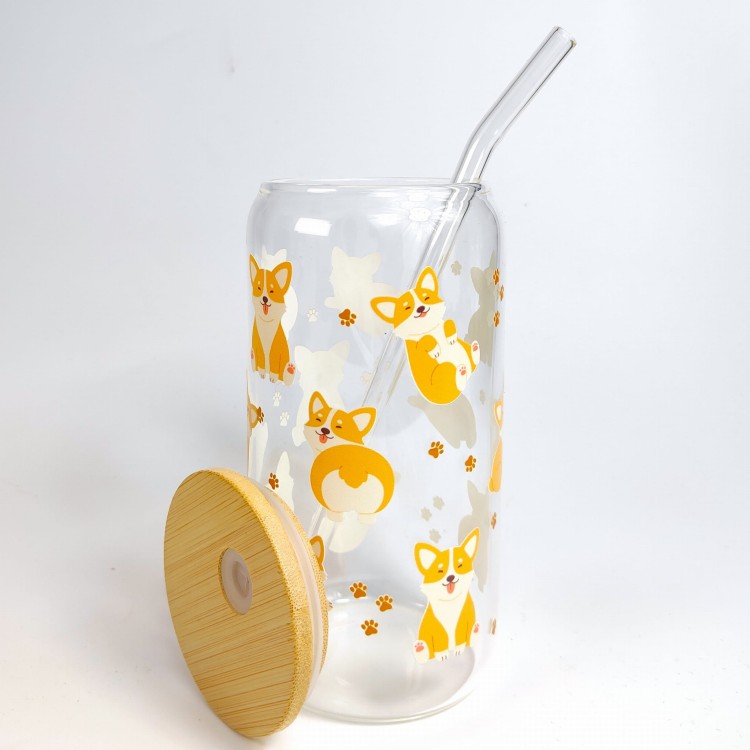 Szklanka 550 ml z bambusową pokrywką i słomką – motyw psów corgi z puszystymi pupciami – pocichutku.pl