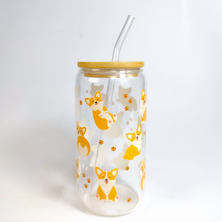 Szklanka 550 ml z bambusową pokrywką i słomką – motyw psów corgi z puszystymi pupciami – pocichutku.pl