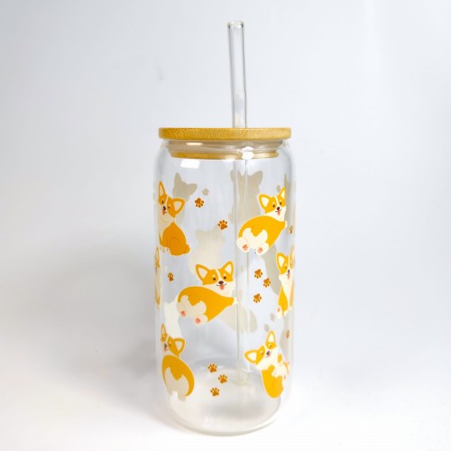 Szklanka 550 ml z bambusową pokrywką i słomką – motyw psów corgi z puszystymi pupciami – pocichutku.pl