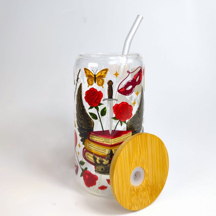 Szklany kubek 550 ml z szklaną rurką i pokrywką -z piekła rodem, nawiązujący do książek z motywem romansów nadprzyrodzonych - pocichutku.pl