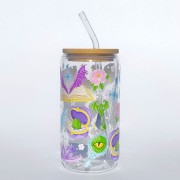 Szklany kubek 550 ml z pokrywką i słomką - elfia królowa smoków w jasnych pestolowych niebieskich kolorach - pocichutku.pl