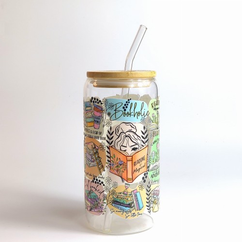 Szklany kubek 550 ml z bambusową pokrywką i słomką - kubek dla książkary motywujące cytaty zachęcające do czytania na kolorowych kleksach - pocichutku.pl