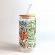 Szklany kubek 550 ml z bambusową pokrywką i słomką - kubek dla książkary motywujące cytaty zachęcające do czytania na kolorowych kleksach - pocichutku.pl