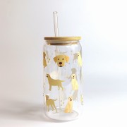 Szklany kubek 550 ml z pokrywką i słomką - kremowy piesek w typie golden retrievera w różnycg pozach - pocichutku.pl