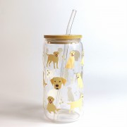 Szklany kubek 550 ml z pokrywką i słomką - kremowy piesek w typie golden retrievera w różnycg pozach - pocichutku.pl