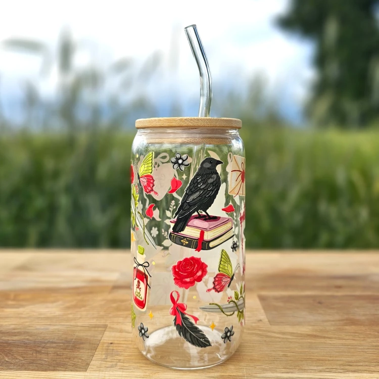 Szklany kubek 550 ml z pokrywką i szklaną słomką - czarny kot w stylu Edgar Alana Poe czarny kruk - pocichutku.pl
